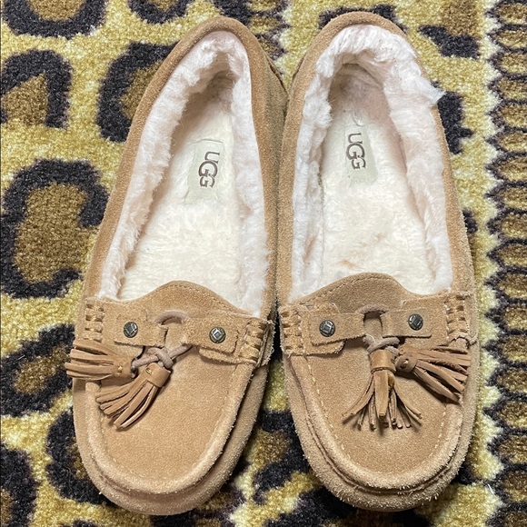 UGG Shoes - UGG Ansley Chestnut Shearling Lined Moccasins Slippers Women’s Size 7